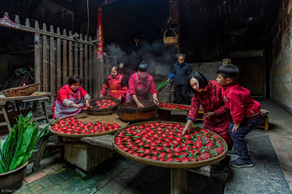 중국의 농가에서 전통적인 방법으로 음식을 만들고 있는 장면. '잔치음식' 부문 1위. / ⓒ 핑크 레이디 웹