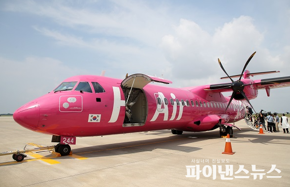 무안-김포 운항하는 하이에어의 소형 항공기. / 연합뉴스