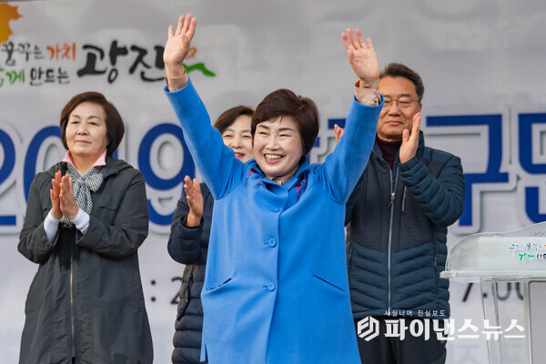 광진구민의날 행사에 참여한 전혜숙의원.