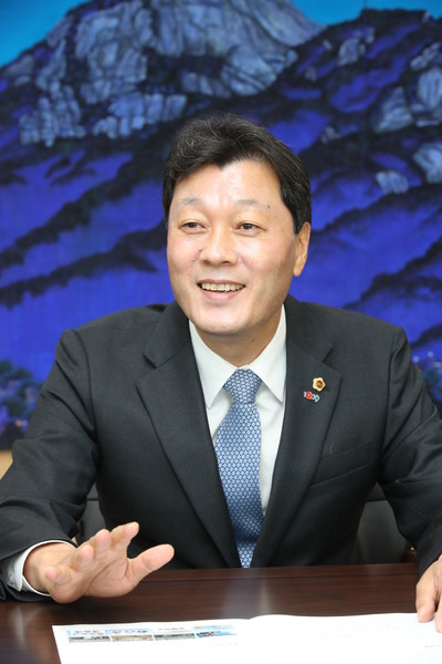총 5선의 관록을 기록한 서동욱 전남도의회 의장.