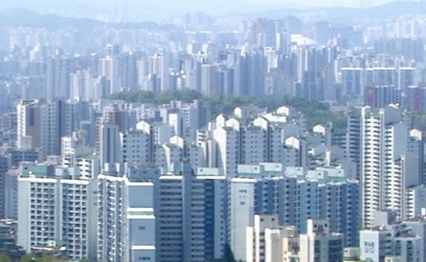 한국의 부자가 보유한 총 자산 절반 이상은 부동산이 차지해 해외 부자 부동산 비중이 15%인 것과 비교하면 3배가량 높은 수준으로 나타났다.  (사진=연합뉴스)