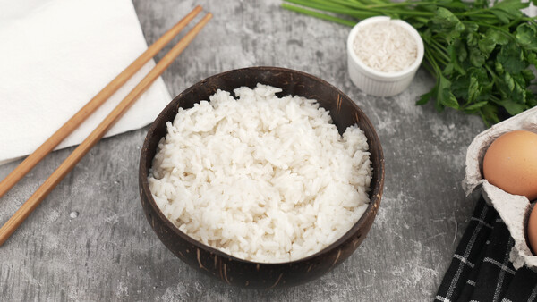 현대인들은 하루에 '밥'을 몇 끼나 들까?  평균 쌀을 섭취하는 끼니가 줄어든 것으로 나타났다. 